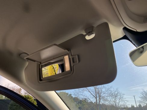 Used 2025 Volvo V60 B5 Cross Country Plus image 22