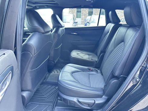Used 2024 Toyota Highlander XSE AWD/4WD image 15