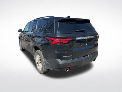 Used 2023 Chevrolet Traverse LT image 3