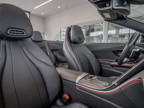 Used 2025 Mercedes-Benz CLE 300 4MATIC Cabriolet image 31
