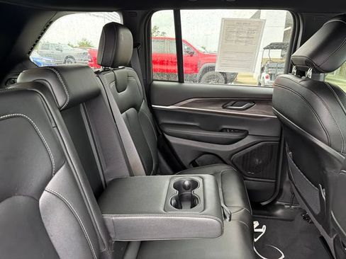 Used 2024 Jeep Grand Cherokee Limited w/ Black Appearance Package AWD/4WD image 35