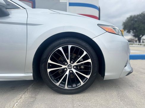 Used 2018 Toyota Camry SE FWD image 24