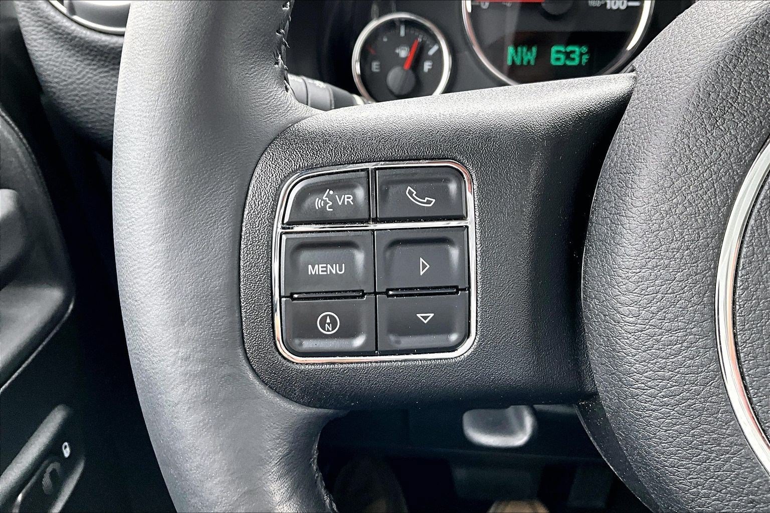 Used 2015 Jeep Wrangler Unlimited Sahara w/ Max Tow Package AWD/4WD image 15