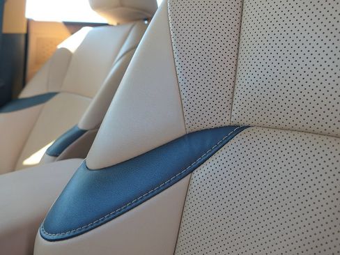 Used 2023 Lexus ES 300h w/ Premium Package FWD image 12