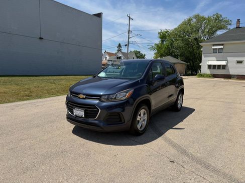 Used 2018 Chevrolet Trax LS AWD/4WD image 3