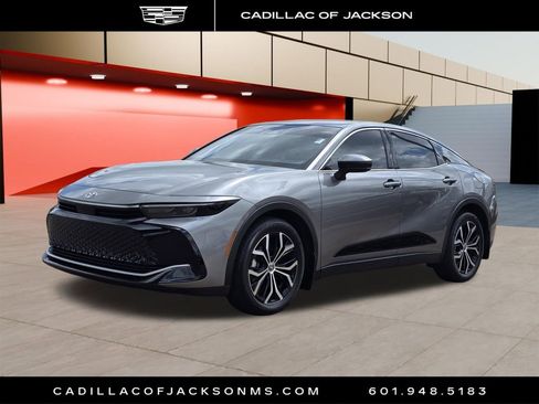 Used 2023 Toyota Crown XLE image 1