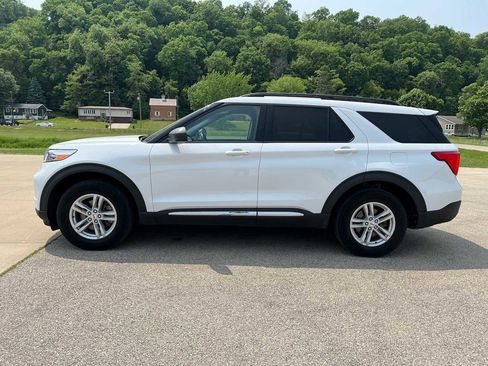 Used 2021 Ford Explorer XLT w/ Equipment Group 202A image 9