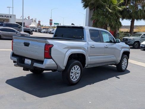 Used 2026 Toyota Tacoma SR5 AWD/4WD image 8