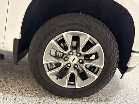 Used 2022 Chevrolet Silverado 1500 RST AWD/4WD image 32