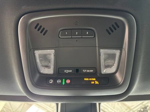 Used 2023 Chevrolet Traverse LT w/ LT Premium Package AWD/4WD image 37