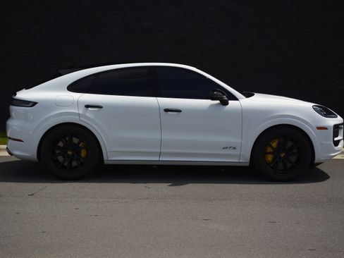 Certified 2026 Porsche Cayenne GTS AWD/4WD image 6