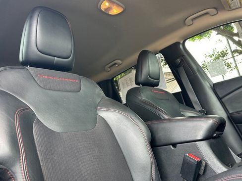 Used 2015 Jeep Cherokee Trailhawk AWD/4WD image 18