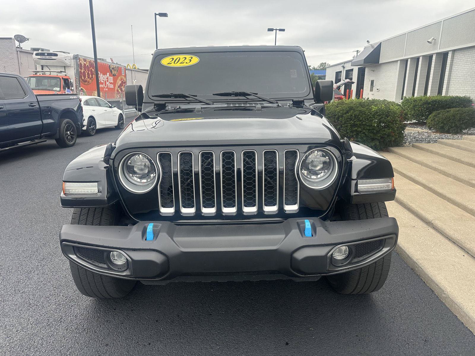 Used 2023 Jeep Wrangler Unlimited Sahara w/ Cold Weather Group AWD/4WD image 5