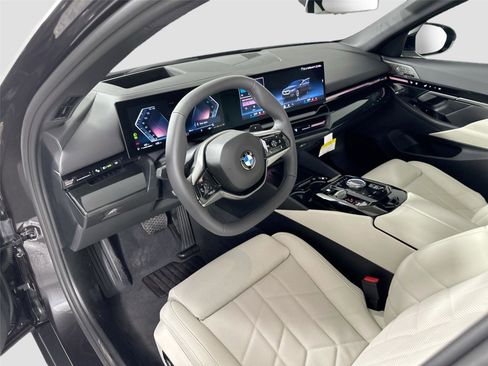 Certified 2026 BMW 530i RWD image 10