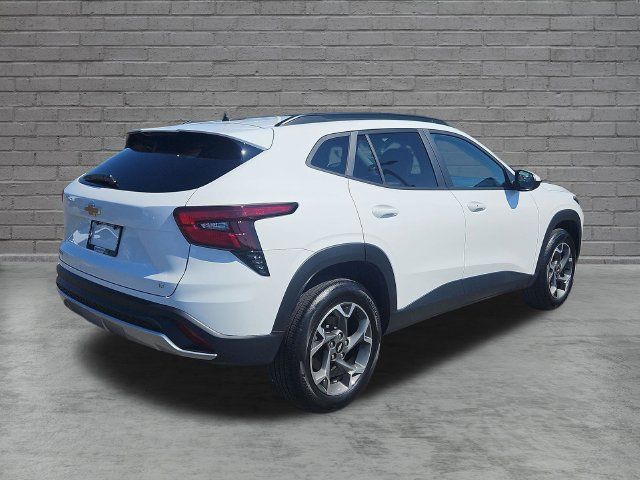 Used 2024 Chevrolet Trax LT w/ Driver Confidence Package FWD image 6