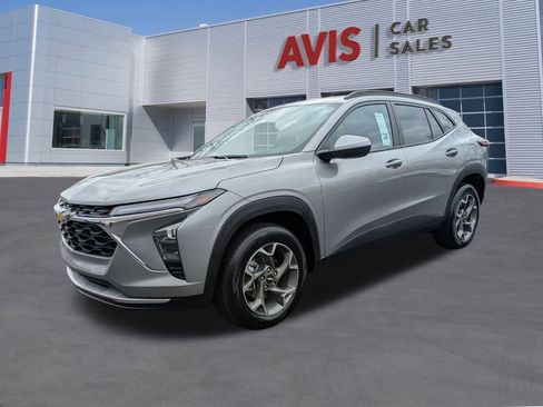 Used 2025 Chevrolet Trax LT w/ LT Convenience Package image 1