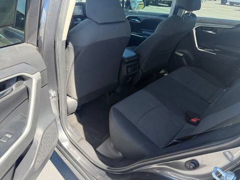 Used 2020 Toyota RAV4 XLE AWD/4WD image 10
