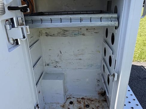 Used 2011 Chevrolet Express 3500 RWD image 12