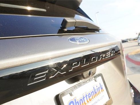 Used 2023 Ford Explorer ST-Line w/ Class IV Trailer Tow Package image 12