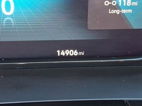 Used 2025 Volkswagen Atlas SE image 24