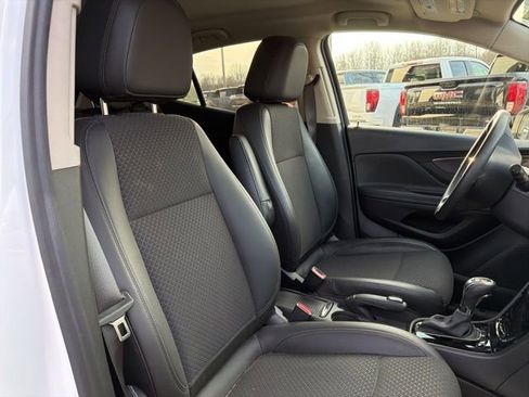 Used 2022 Buick Encore Preferred image 11