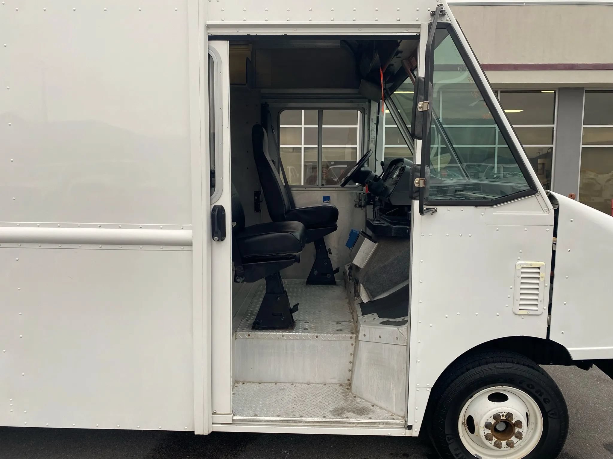 Used 2013 Ford E-350 and Econoline 350 Super Duty w/ Air Conditioning Prep Pkg RWD image 15