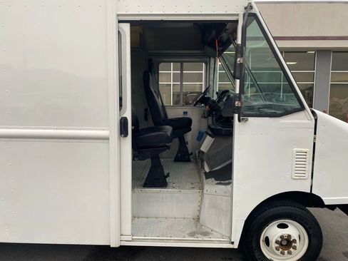 Used 2013 Ford E-350 and Econoline 350 Super Duty w/ Air Conditioning Prep Pkg image 15