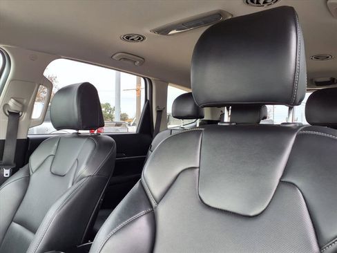 Used 2025 Kia Telluride LX image 17