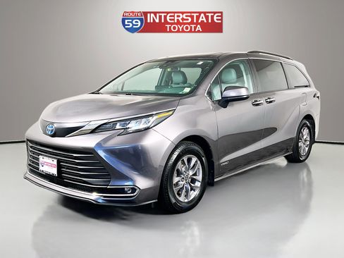 Certified 2021 Toyota Sienna XLE w/ XLE Plus Package AWD/4WD image 3