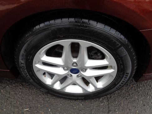 Used 2015 Ford Fusion SE image 24