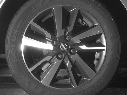 Used 2025 Nissan Versa SV image 15