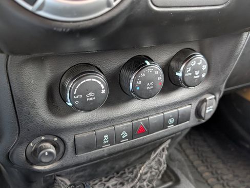 Used 2012 Jeep Wrangler Unlimited Sahara w/ Connectivity Group image 10