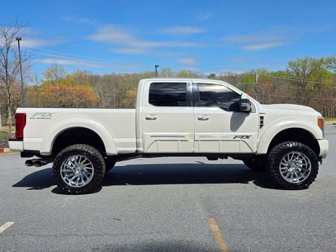 Used 2017 Ford F250 Lariat w/ Lariat Ultimate Package image 8