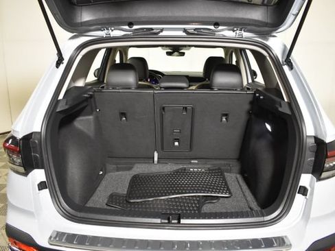 Used 2025 Volkswagen Taos SE w/ Black Wheel Package FWD image 28
