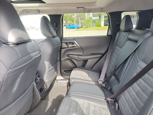 New 2026 Mitsubishi Outlander SE image 14