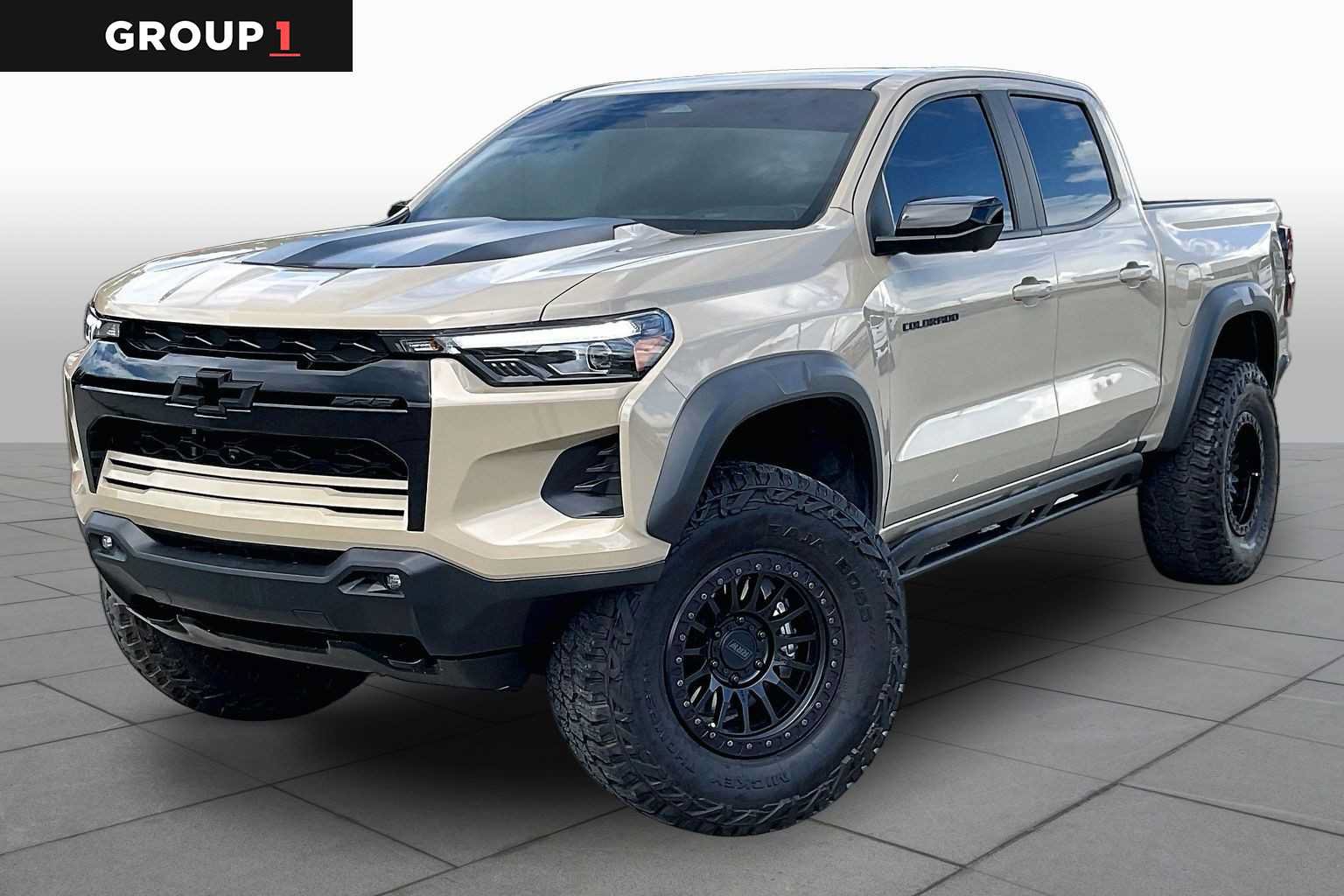 Used 2024 Chevrolet Colorado ZR2 w/ Technology Package AWD/4WD image 1