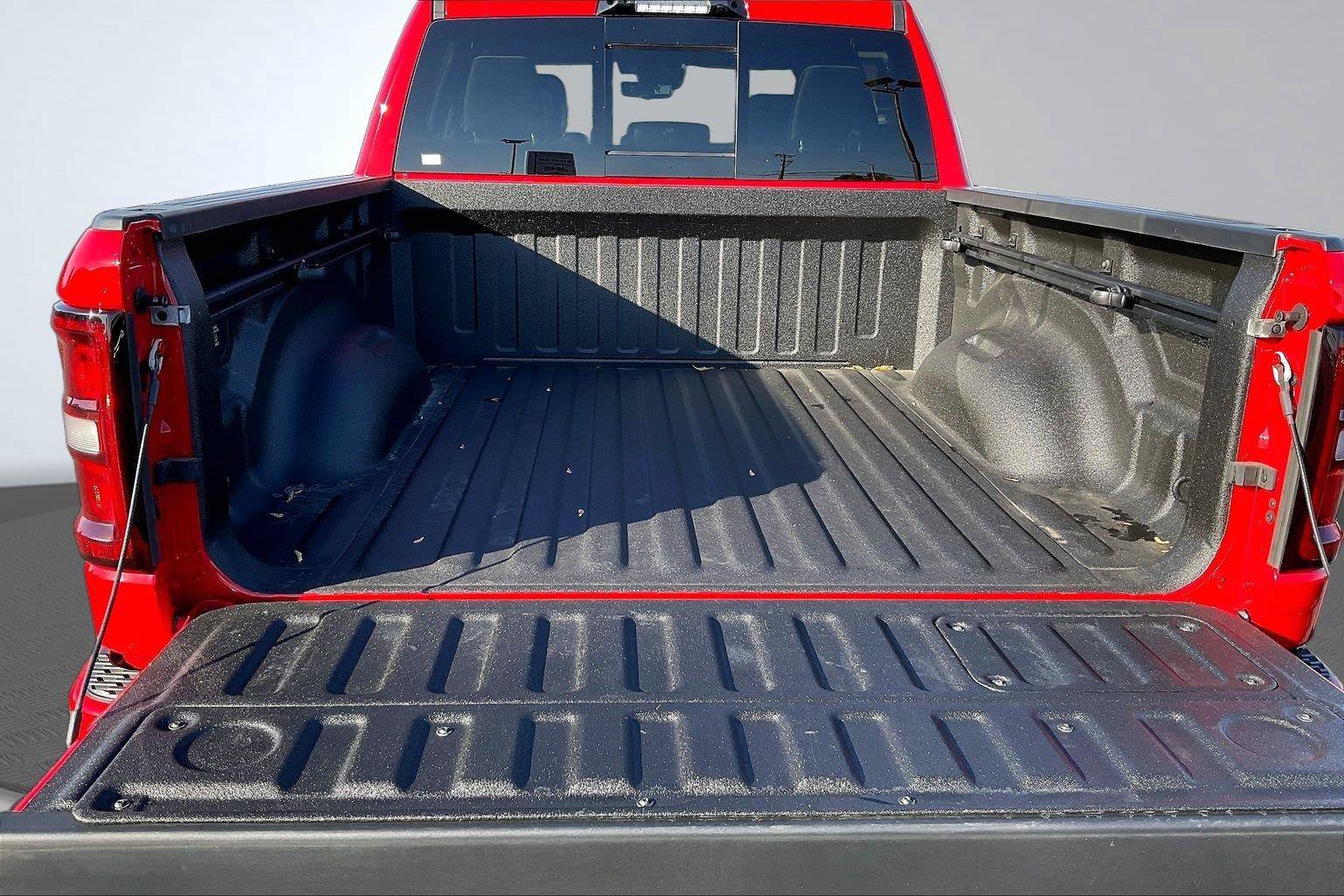 Used 2025 RAM 1500 Laramie w/ Night Edition AWD/4WD image 5