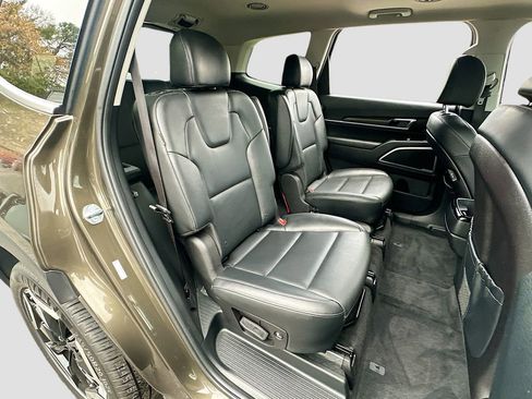 Used 2025 Kia Telluride S image 29
