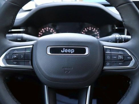 Used 2025 Jeep Compass Limited image 19