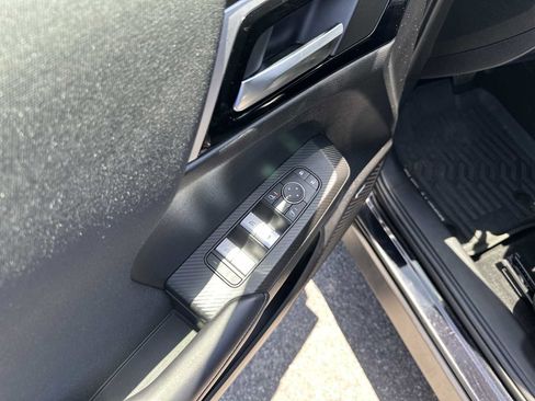 Used 2025 Mitsubishi Outlander ES FWD image 14