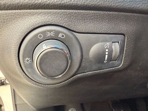 Used 2019 Jeep Compass Sport FWD image 14