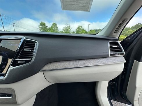 Used 2023 Volvo XC90 B6 Plus image 16