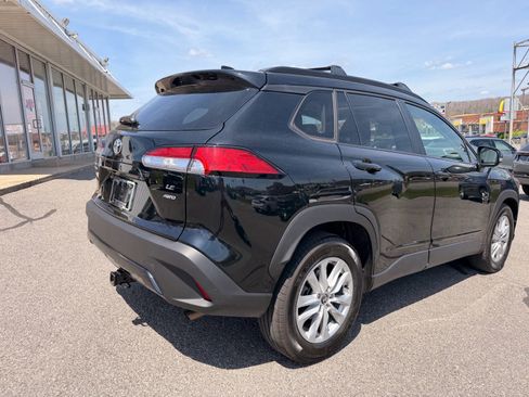 Used 2024 Toyota Corolla Cross LE w/ Moonroof Package image 6