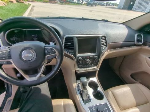 Used 2017 Jeep Grand Cherokee Limited AWD/4WD image 12