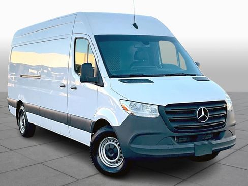 Used 2023 Mercedes-Benz Sprinter 2500 image 2