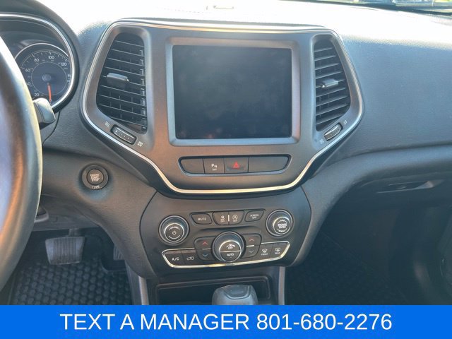 Used 2019 Jeep Cherokee Trailhawk AWD/4WD image 18
