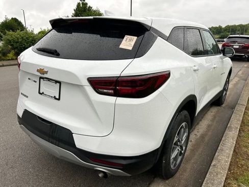 Used 2025 Chevrolet Blazer LT FWD image 3