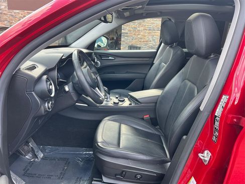 Used 2018 Alfa Romeo Stelvio AWD image 9