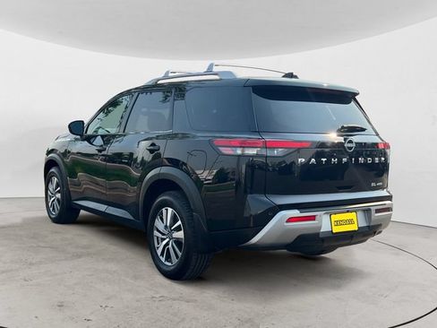Used 2023 Nissan Pathfinder SL AWD/4WD image 7