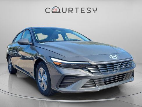 New 2026 Hyundai Elantra SE image 4